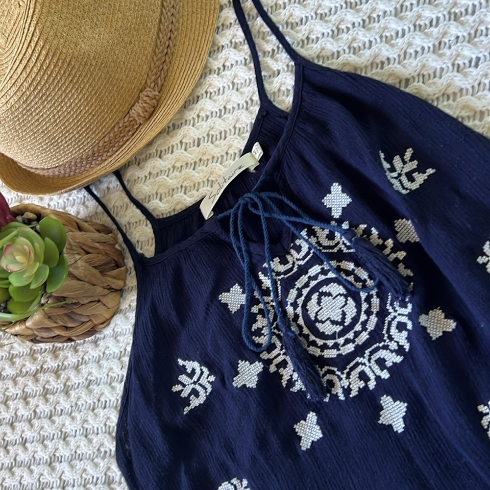 SOLITAIRE Medallion Embroidered Boho Tank in Navy and White | M - Picture 6 of 7